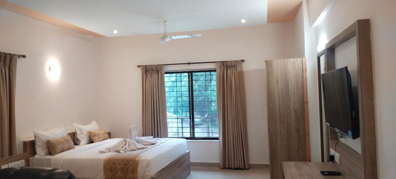 Doves-Kohinoor Exotica Hotell Lonavala Exteriör bild